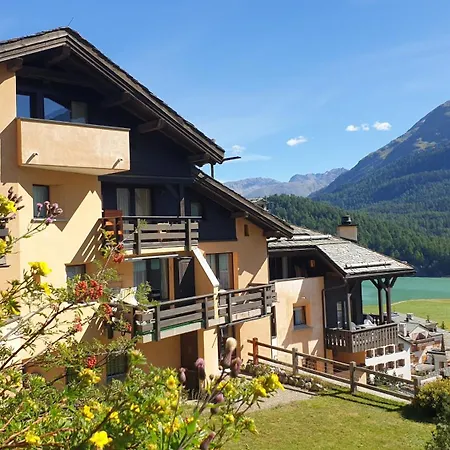 Chesa Bellaval, Haus La Vuolp 2 1 2 - Zimmerwohnung * Silvaplana