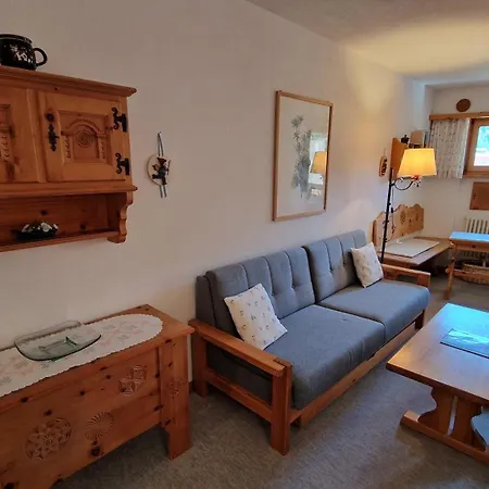 Chesa Bellaval, Haus La Vuolp 2 1 2 - Zimmerwohnung Lägenhet Silvaplana