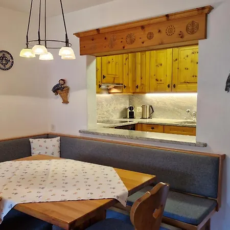 Chesa Bellaval, Haus La Vuolp 2 1 2 - Zimmerwohnung Lägenhet *